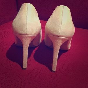 Size 8 heels FOREVER 21 baby pink taupe suede